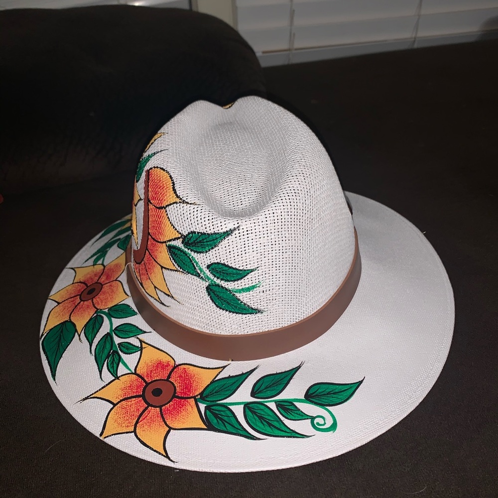 Hand painted hat - Picture 2 of 5